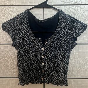 Brandy Melville cropped flower tee